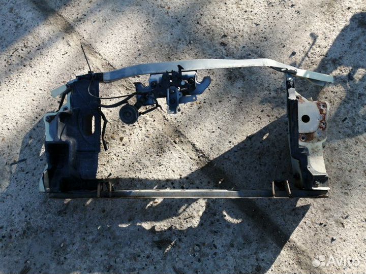 Рамка радиатора Nissan March K12