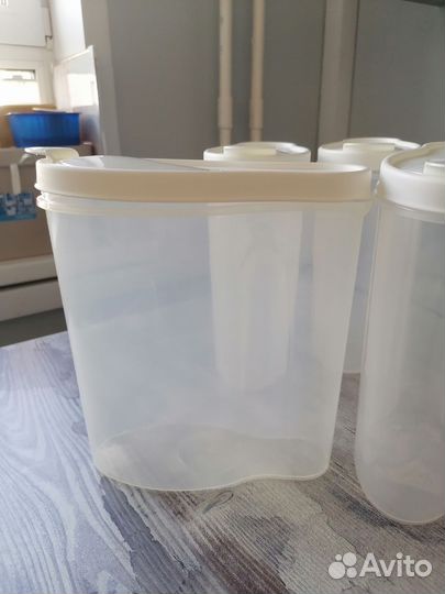 Контейнеры для сыпучих продуктов