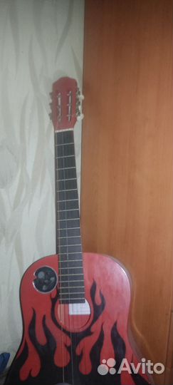 Акустическая гитара