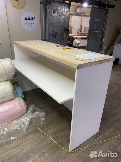 Стойка ресепшн