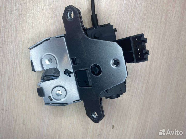 Замок багажника Volvo XC60