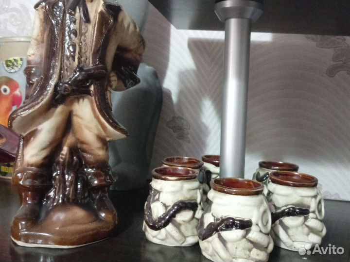 Бутылка со стопками