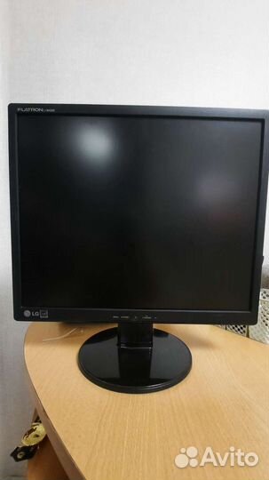 Монитор LG 19