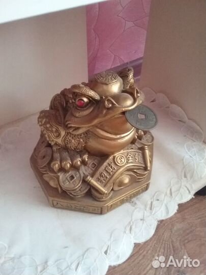 Статуэтка лягушка