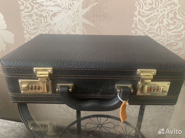 Подарочный чемодан