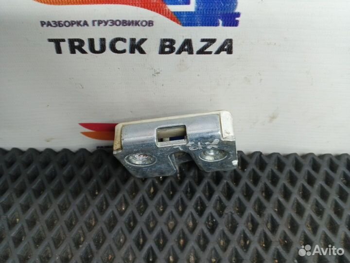 Замок двери наружный левый