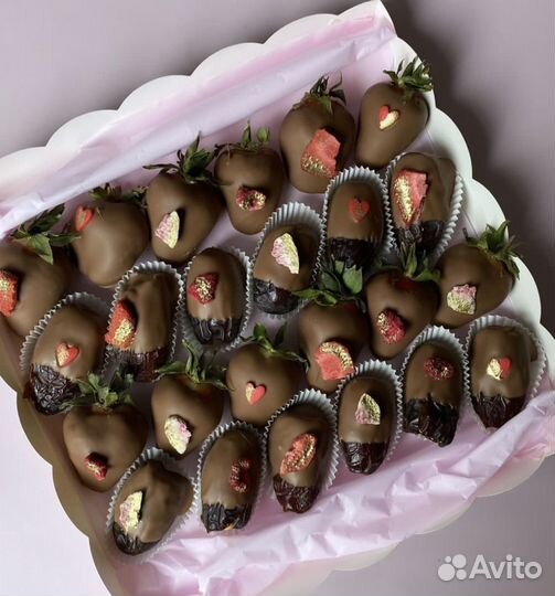 Клубника в шоколаде,голубика,малина,финики