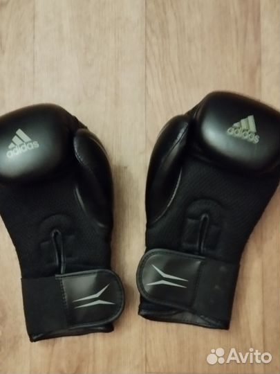 Боксерские перчатки adidas