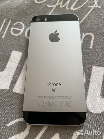 iPhone SE, 128 ГБ