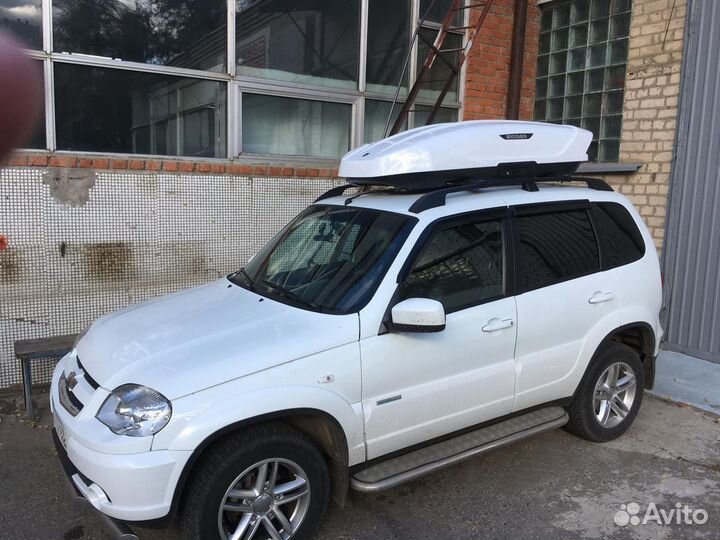 Автобокс Broomer L 430 белый глянец на Niva