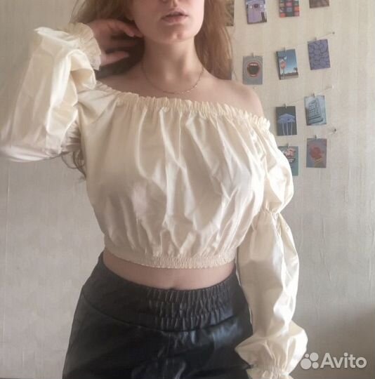 Блузка с открытыми плечами