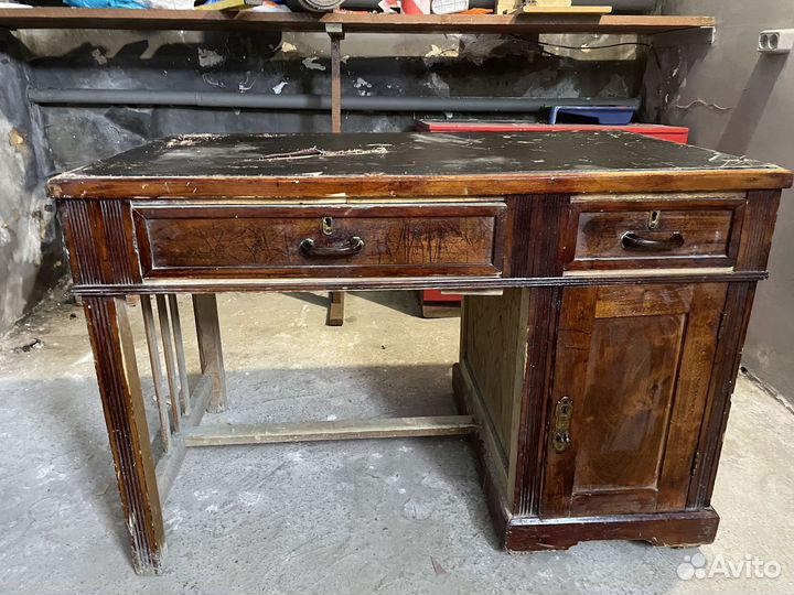 Старинный стол под реставрацию