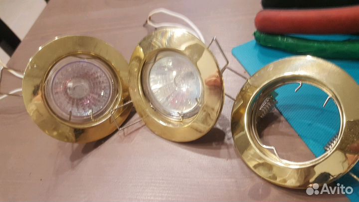 Светильник встраиваемый с лампочками