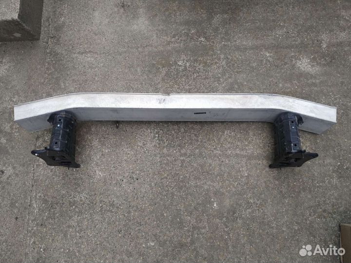 В сборе усилитель бампера is 250