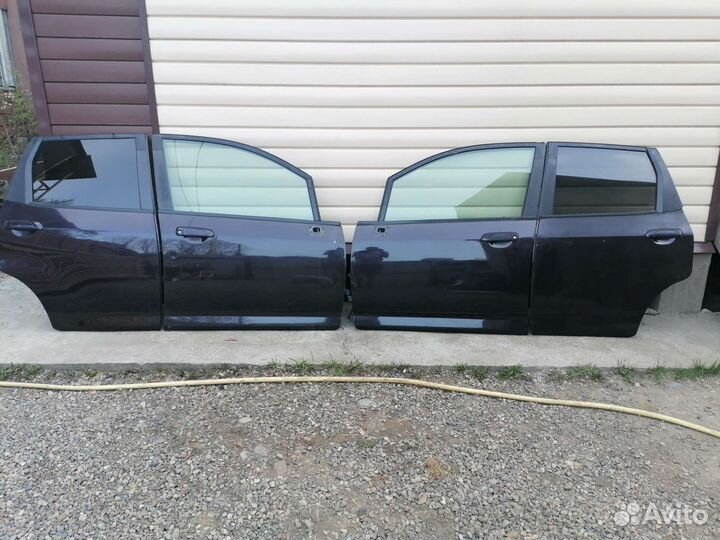 Двери на honda fit 1