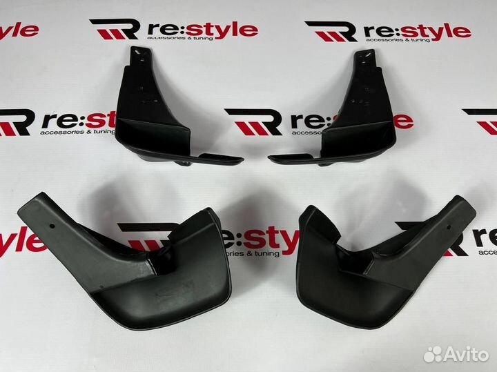 Брызговики Toyota Corolla Axio 120 черные H108