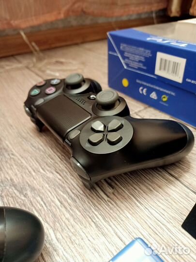 Sony PS4, два геймпада. Игры
