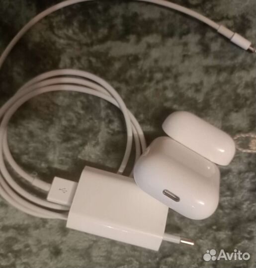 Оригинальные зарядка и кейс для наушников Airpods