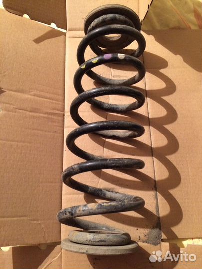 Пружина задняя