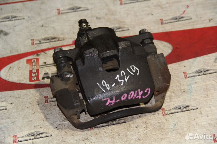 Суппорт перед лево c Toyota Cresta GX100 1G-FE