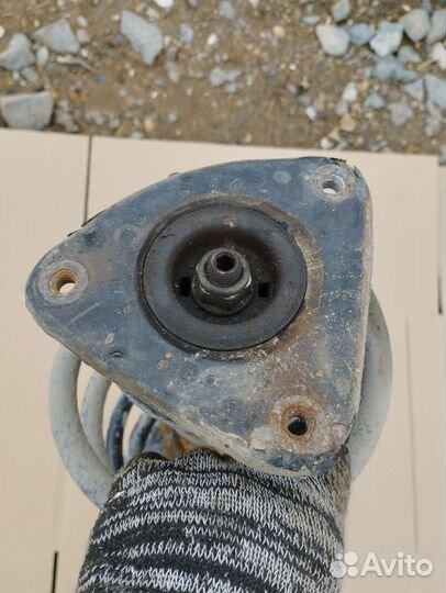 Передняя левая стойка Mazda Axela 1 Седан