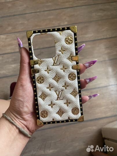 Чехлы на iPhone 13pro