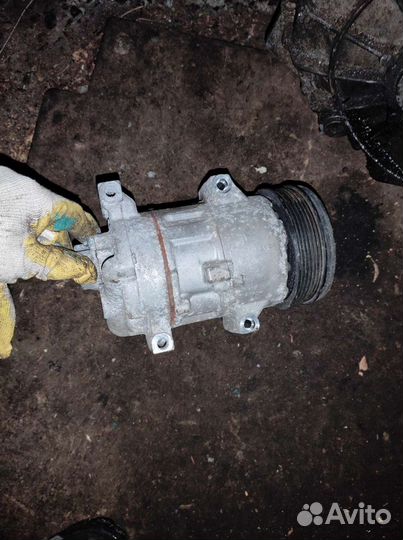 Компрессор кондиционера Тойота Аурис 1,6 бензин