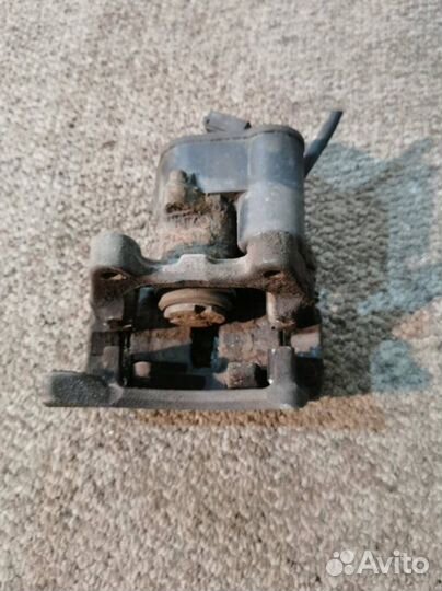 Суппорт тормозной задний правый Volkswagen Tiguan