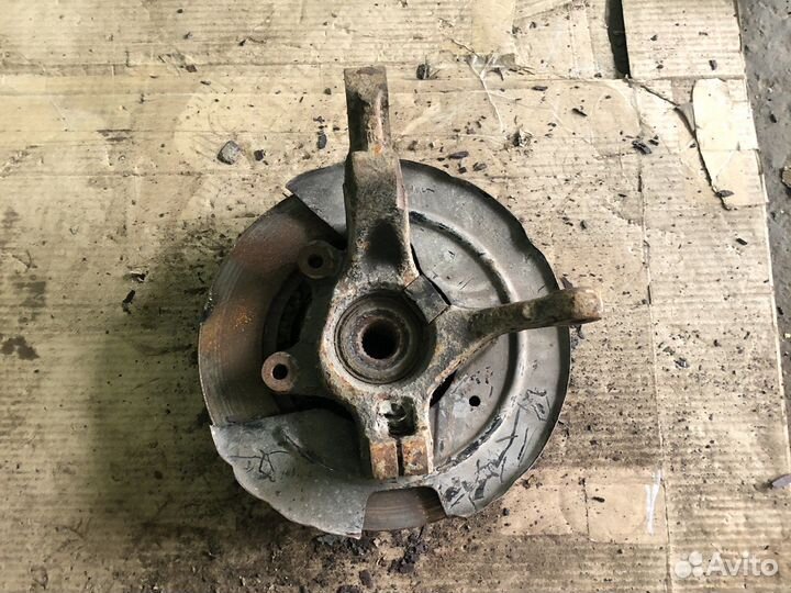 Renault sandero кулак поворотный