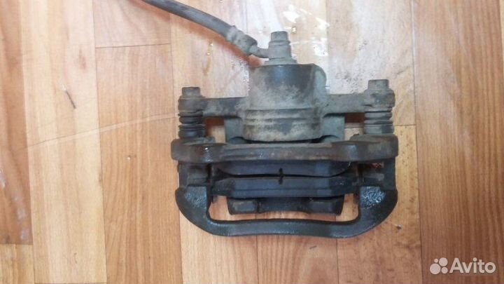 Суппорт тормозной задний левый Chevrolet Epica I