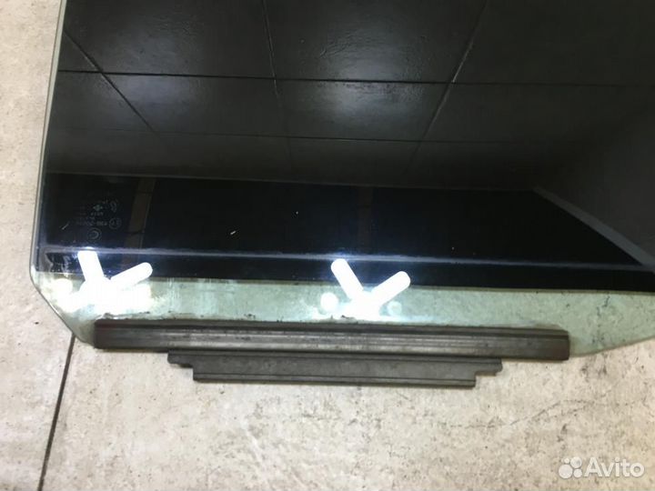 Стекло двери задней правой Toyota Land Cruiser J10