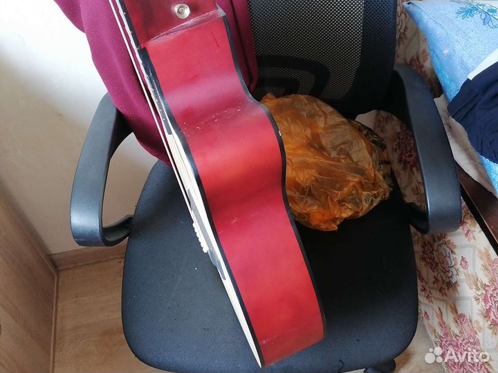 Акустическая гитара