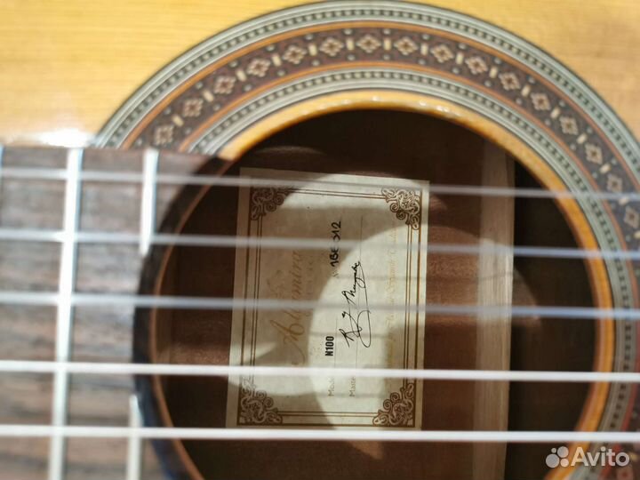 Классическая гитара массив кедра Alhambra