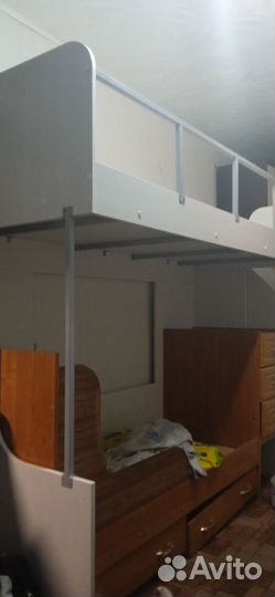 Кровать двухьярусная