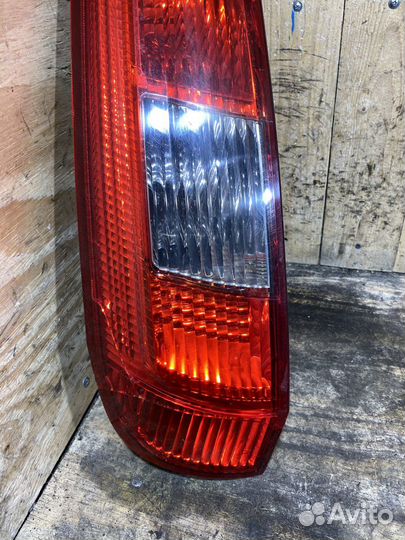 Фонарь задний левый Ford Fiesta 5 Арт. 110928