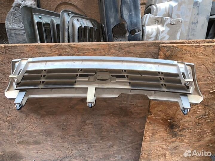 Решетка радиатора Nissan Pulsar