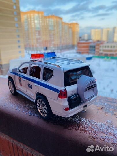 Модель металлическая Toyota Land Cruiser Prado дпс