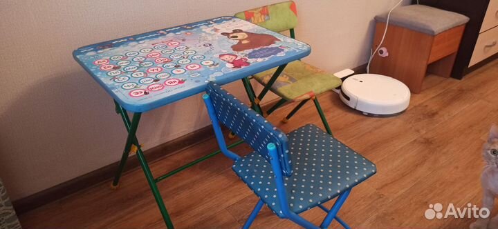 Детский стол и стулья