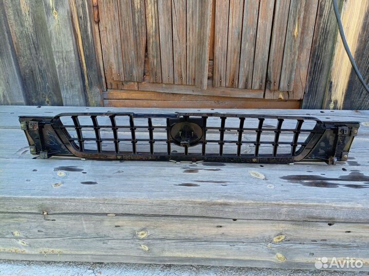 Решетка радиатора Mazda Demio