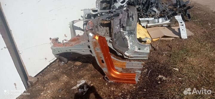 Передняя левая четверть Ниссан Х-Трейл Т32