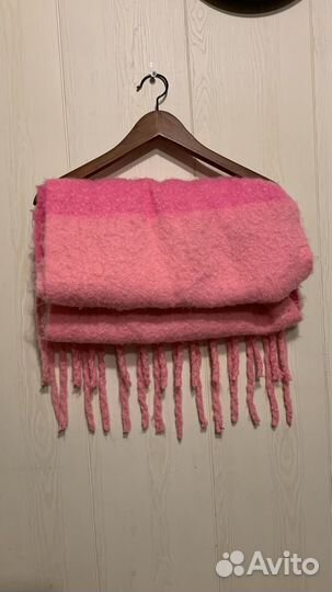 Кепка, шарфы, кольца, солнечные очки