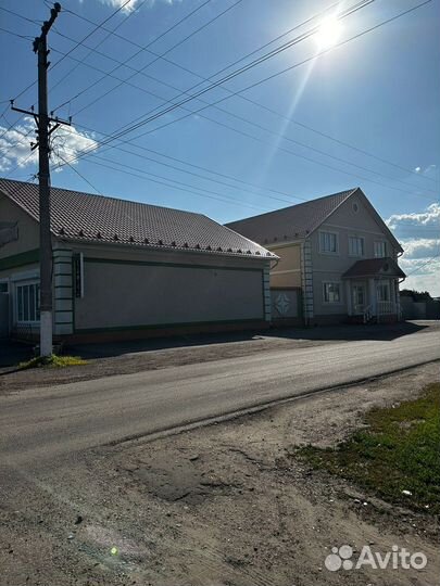 Продуктовый магазин и кафе/банкетный зал