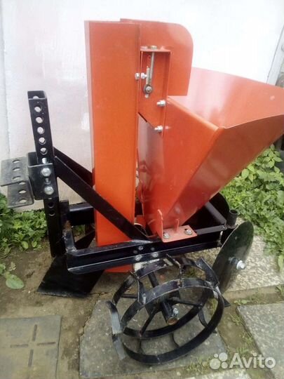 Картофелесажалка к мотоблоку