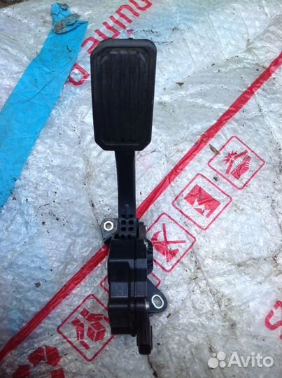 Lexus LX570,Toyota Land Cruiser 200 педаль газа