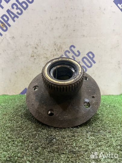 Ступица передняя левая Mercedes-Benz W202 седан