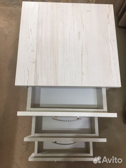 Тумбочка прикроватная