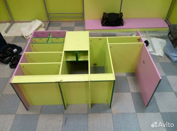 Торговое оборудование для магазина одежды