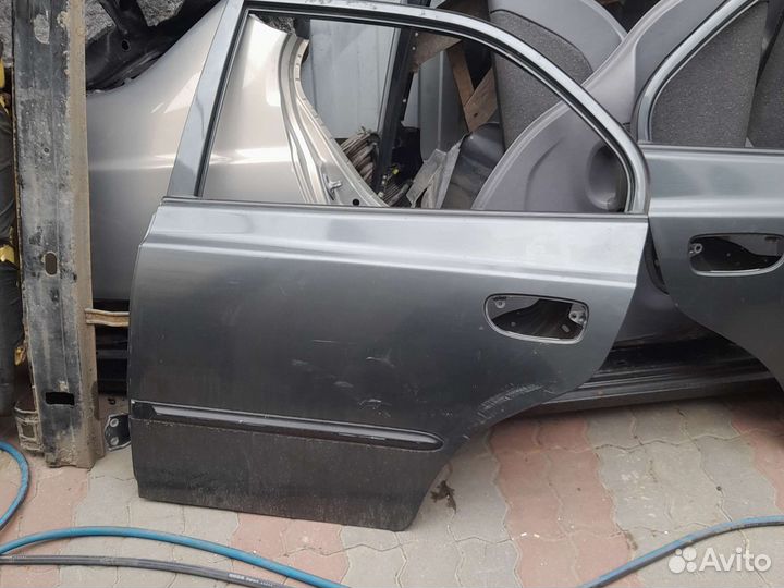 Задняя левая дверь на акцент в заводском окрасе