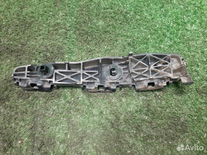 Кронштейн бампера заднего правый Toyota RAV4 A30