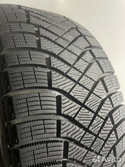 Pirelli Ice Zero FR 245/45 R18